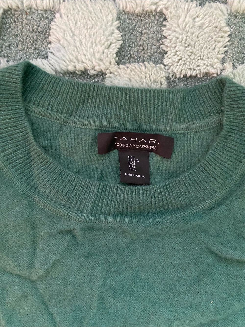 Tahari womans Green Cashmere Crewneck Sweater